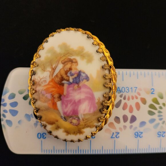 Antique Limoges Romantic Courting Couple Goldtone Brooch Signed French Made Pin - Picture 3 of 5